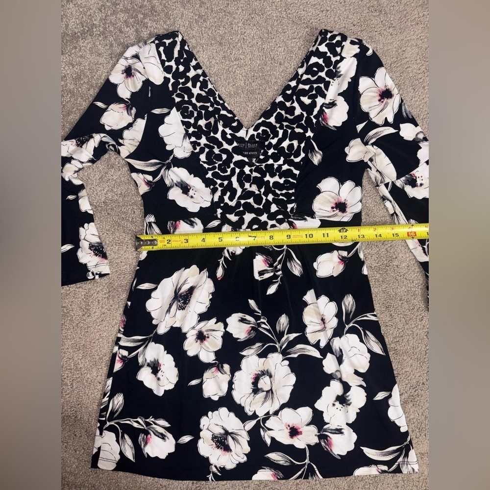 White House Black Market Top
Womens Black Double V Neck Floral
Blouse Size XXS - Picture 6 of 11